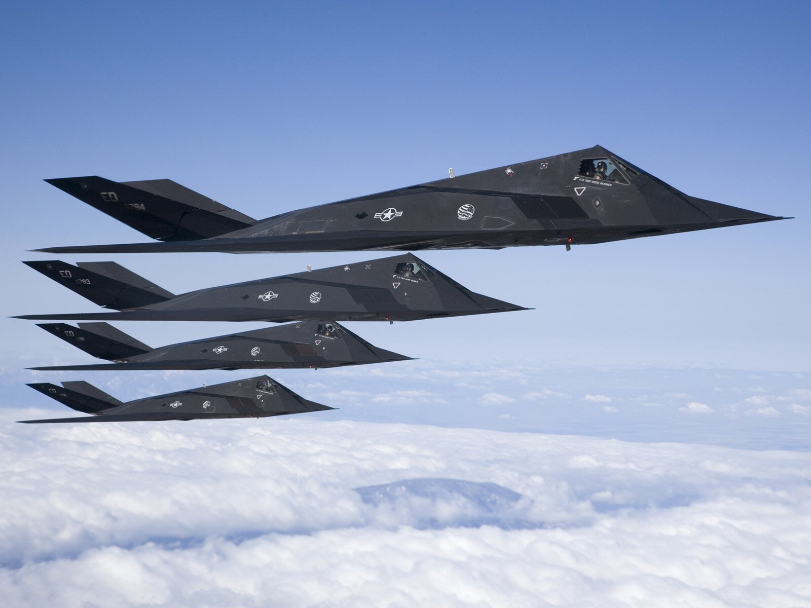 F-117%20Stealth%20Formation%201600x1200.jpg