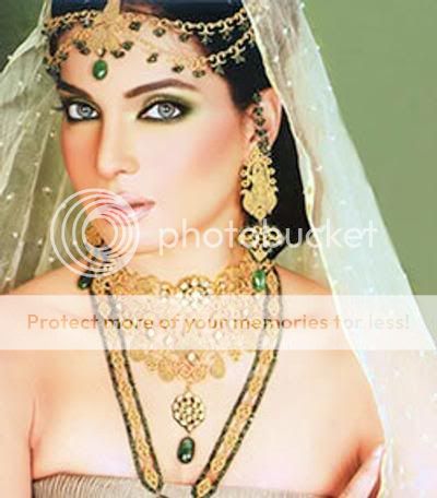 Amina-Haq-400x456-29kb-media-14768-.jpg