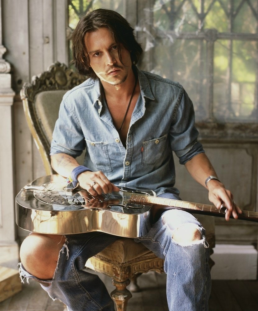 Johnny-Depp-johnny-depp-7094789-829-999.jpg