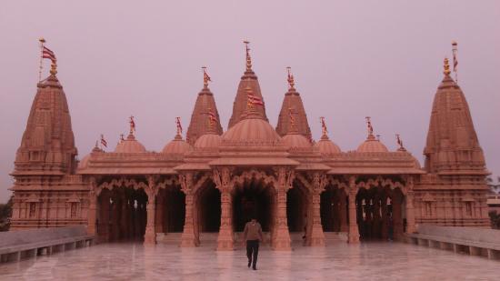 wow-what-a-peaceful-temple.jpg