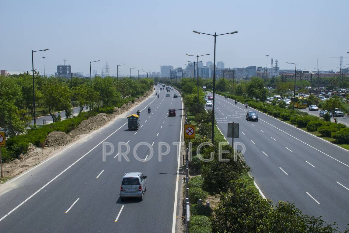 road-noida-expressway-471425.jpeg