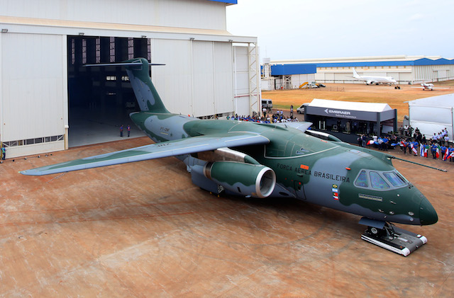 kc-390-rollout_58156.jpg