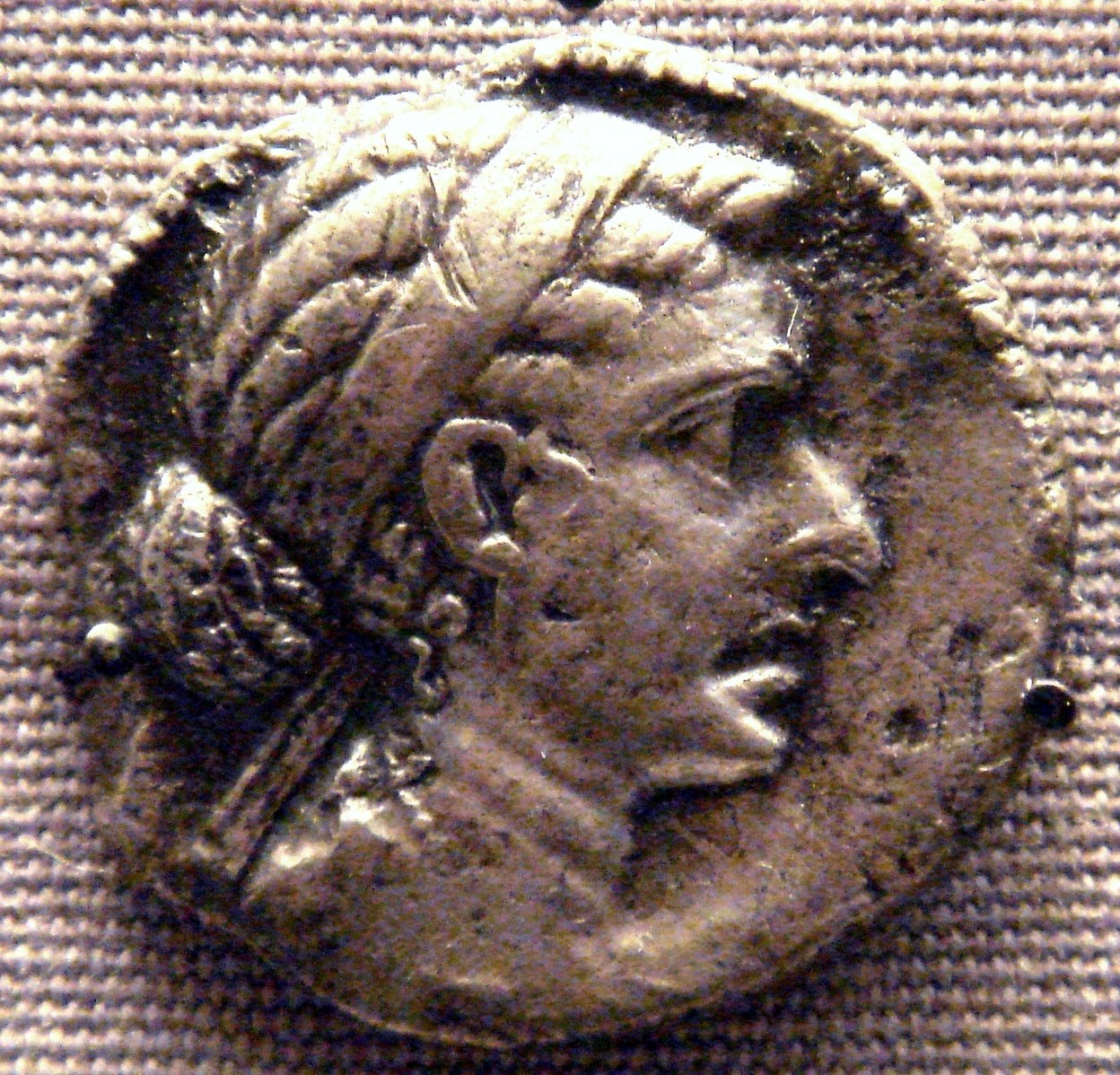 1248px-Cleopatra_VII_tetradrachm_Ascalon_mint.jpg