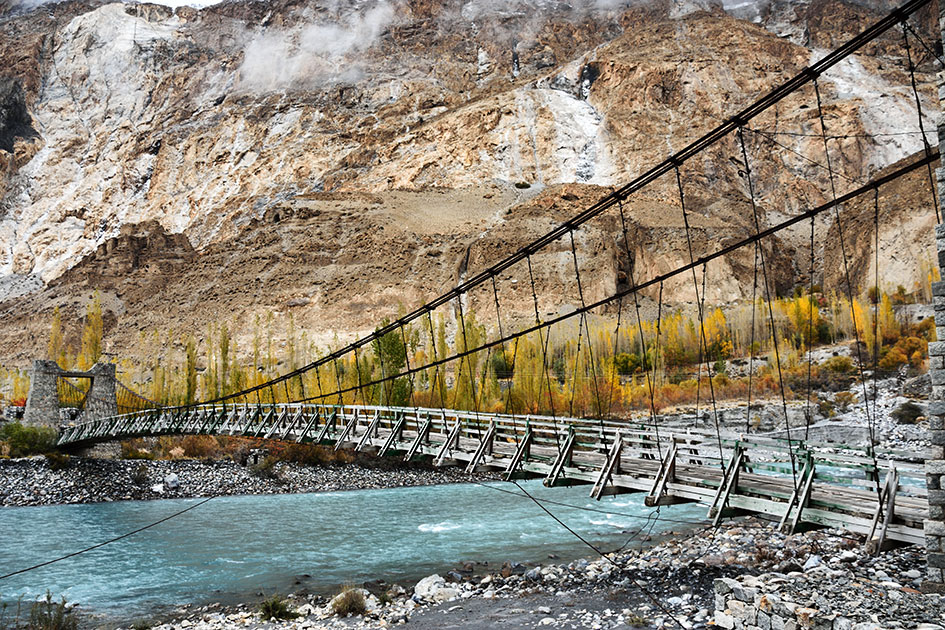 A-suspension-bridge-on-Hunza-River-.jpg