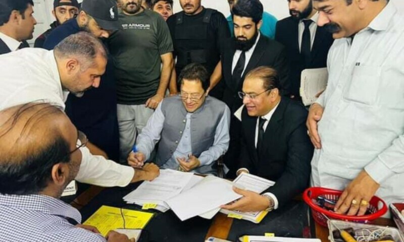 <p>Former prime minister Imran Khan inside the marking room of the Lahore High Court. — Photo by author</p>