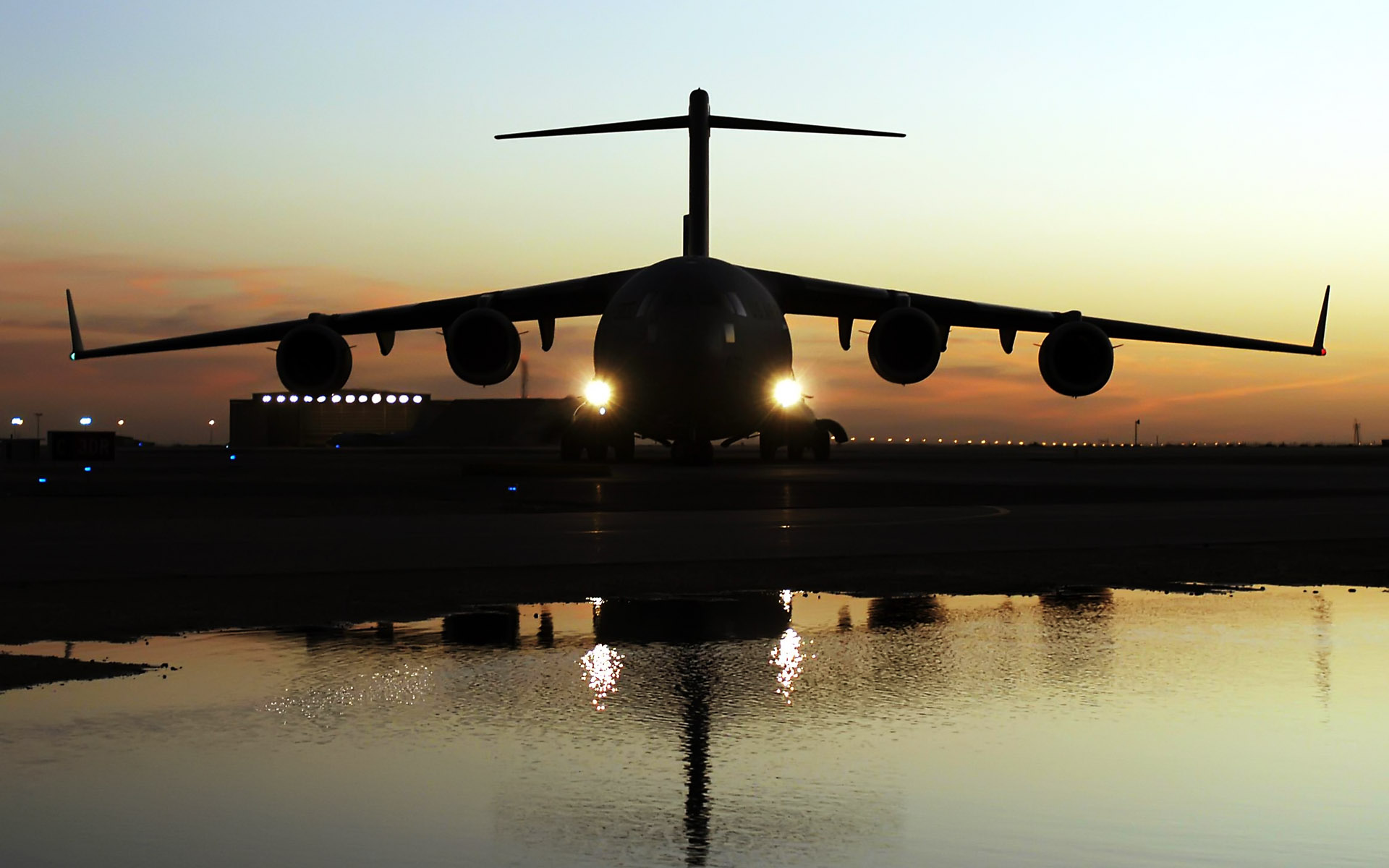 c_17_globemaster_iii_aircraft-wide.jpg