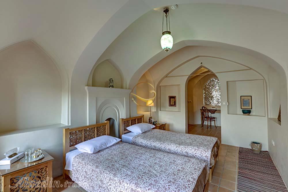 Alaedin-Travel-Agency-Kashan-Manouchehri-House-Twin-Room-4.jpg