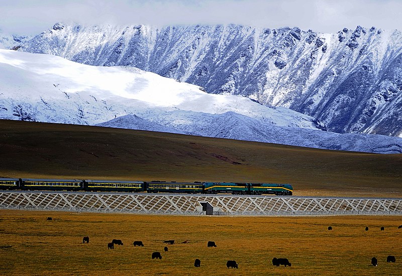 800px-Qingzang_railway_Train_01.jpg