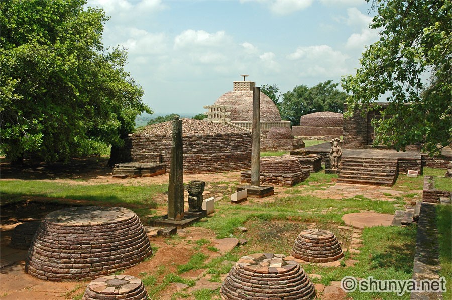 SanchiStupas47.jpg