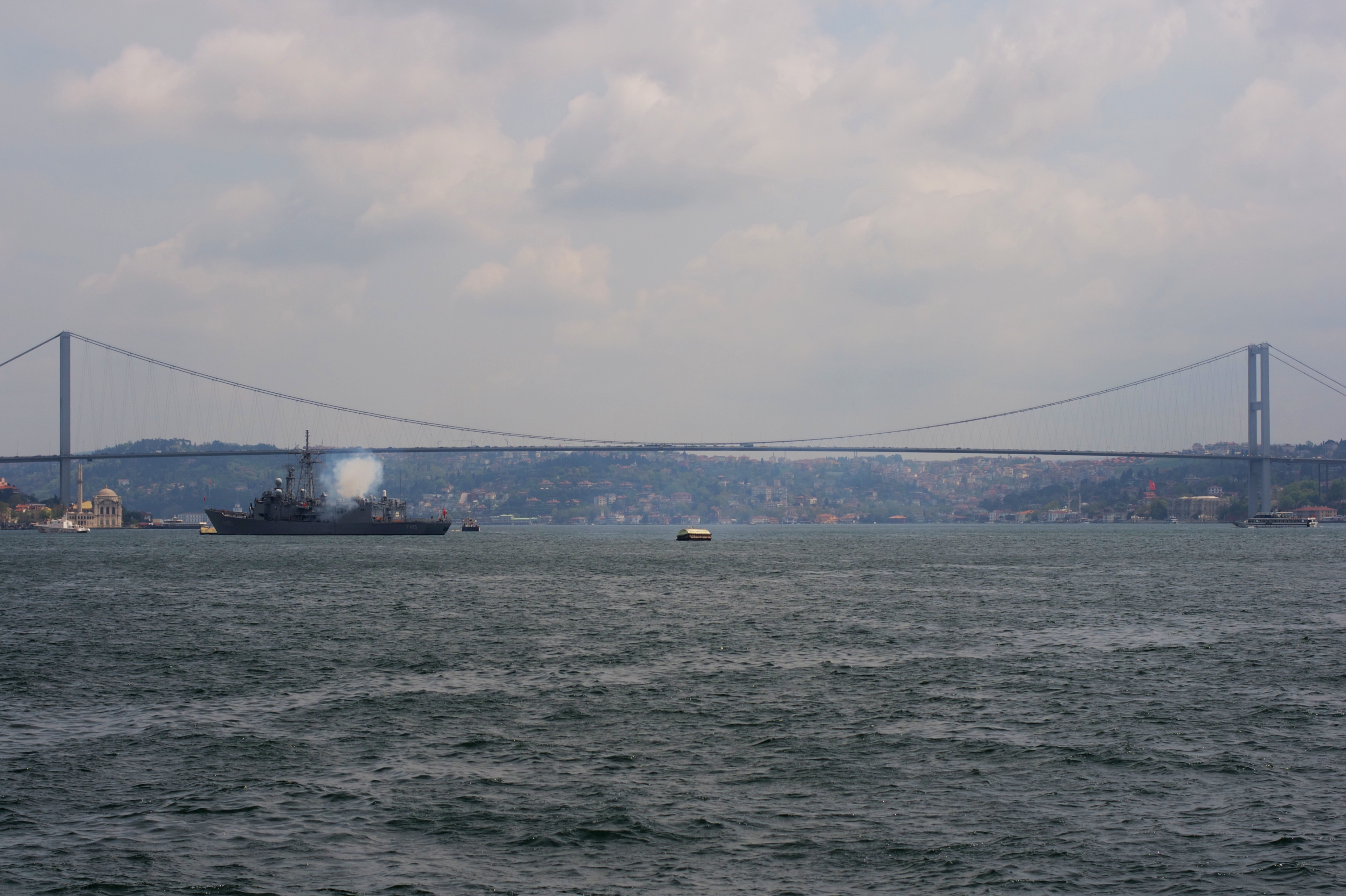 Bosphorus_Bridge_2009.jpg