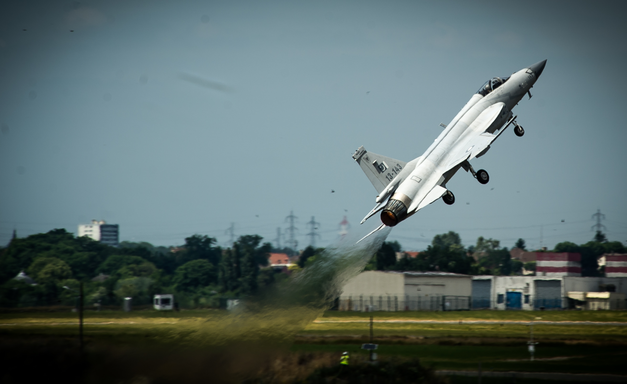 Pakistan_Air_Force_JF-17_at_Paris_Air_Show_2015.jpg