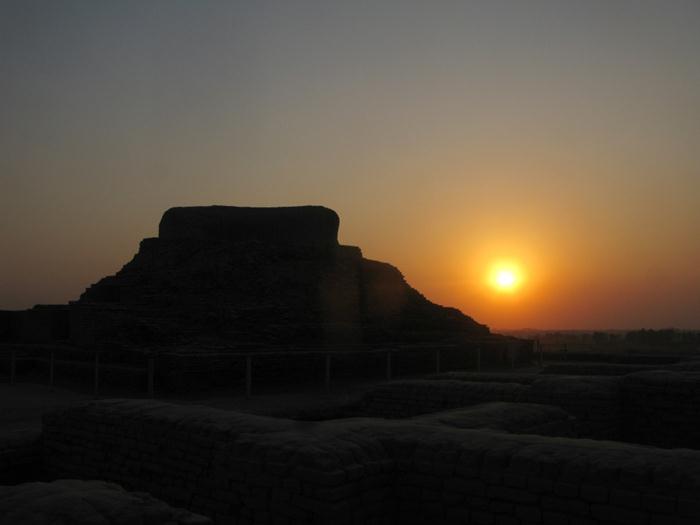 Sunset_at_Moenjodaro_Larkana_jaiuo_Pak101(dot)com.jpg