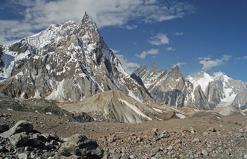 800px-Mitre_Peak_6025m.jpg