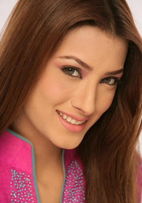 Mehwish-Hayat-7-690x1037.jpg