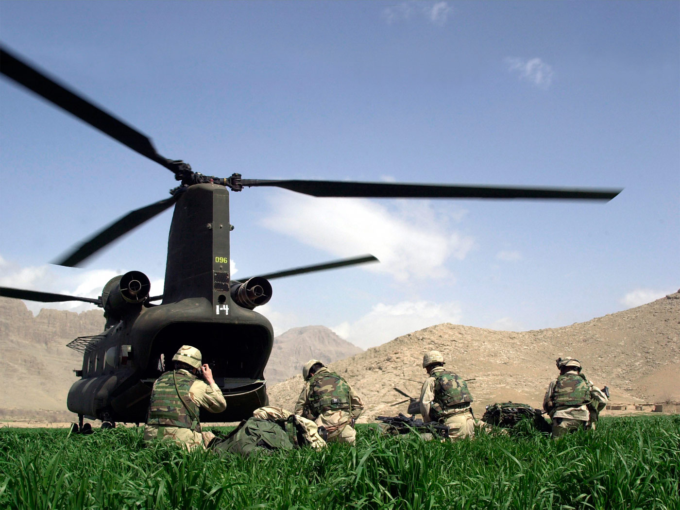 Landing%20Operation,%20Boeing%20CH%2047%20Chinook%20Rotorcraft.jpg