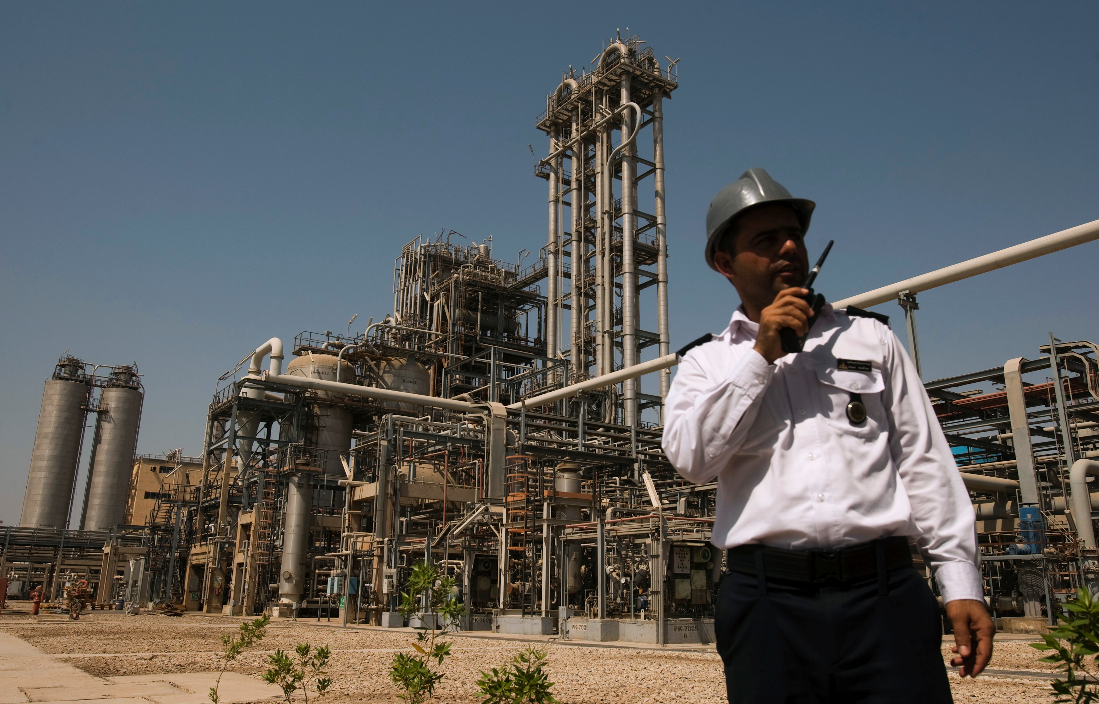 A security person stands in front of the Mahshahr petrochemical plant in Khuzestan province,1032 km (641 miles) southwest of Tehran, September 28, 2011. REUTERS/Raheb Homavandi/File Photo