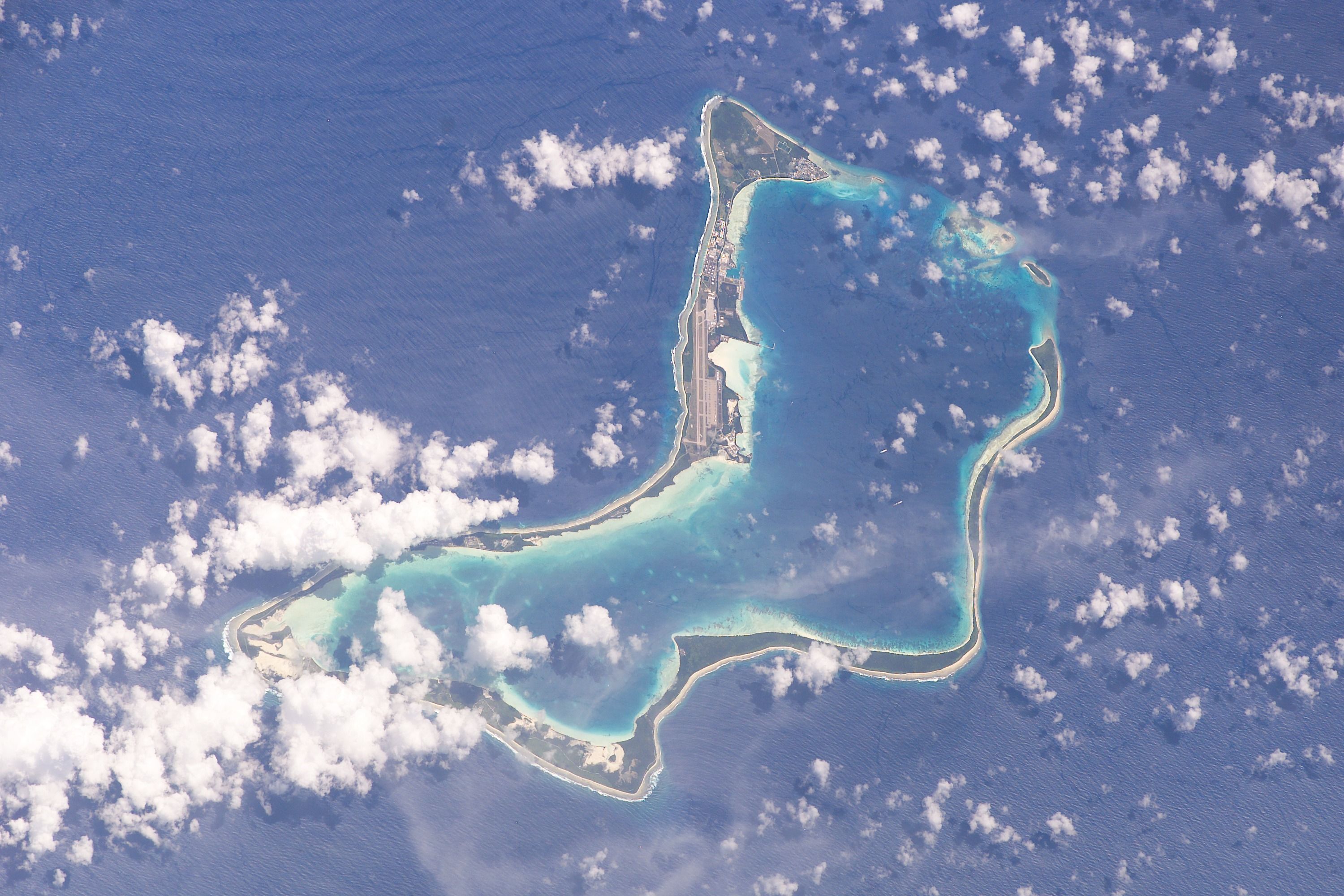 Diego_Garcia_%28satellite%29.jpg