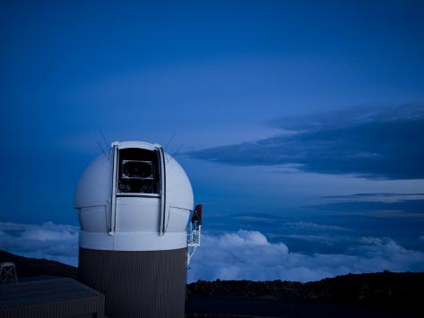 stephen-alvarez-pan-starrs-telescope-1-complex.jpg