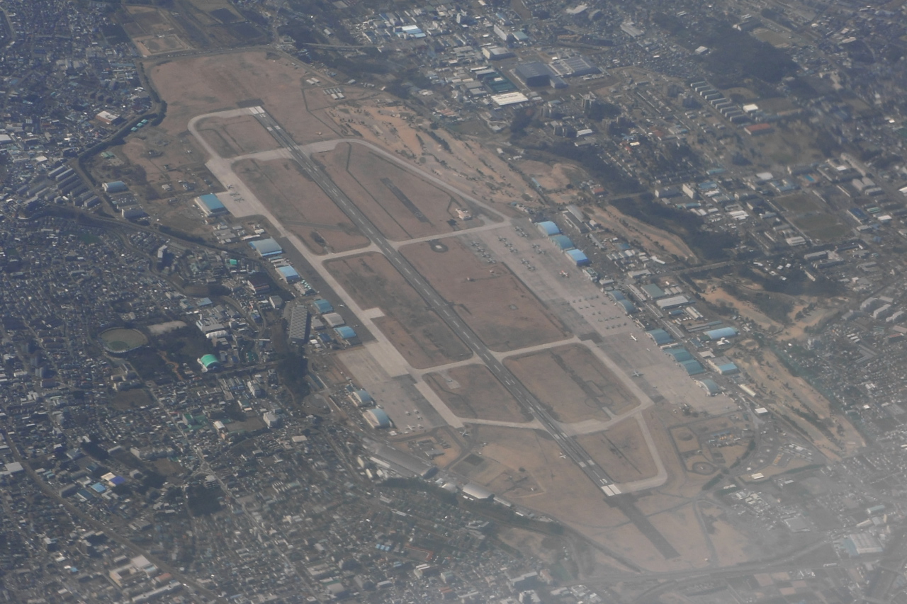 Atsugi_air_base_%282352837131%29.jpg