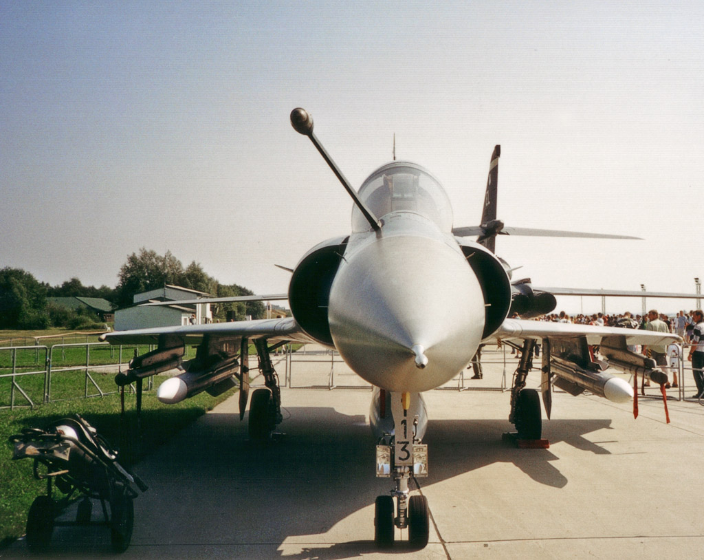 https://upload.wikimedia.org/wikipedia/commons/b/b5/Mirage_2000c_1.jpg