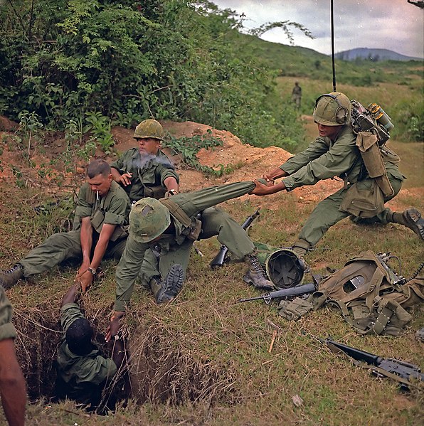 596px-Vietnamtunnel.jpg