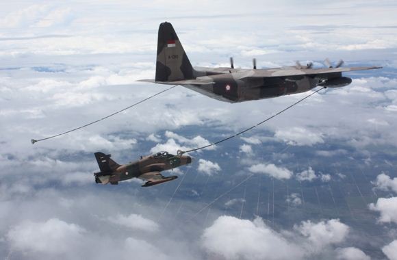 air-refueling-hawk-hercules-tni-au.jpg