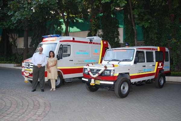 SetWidth600-Shri-Firodia-trust-donates-50-ambulances.jpg