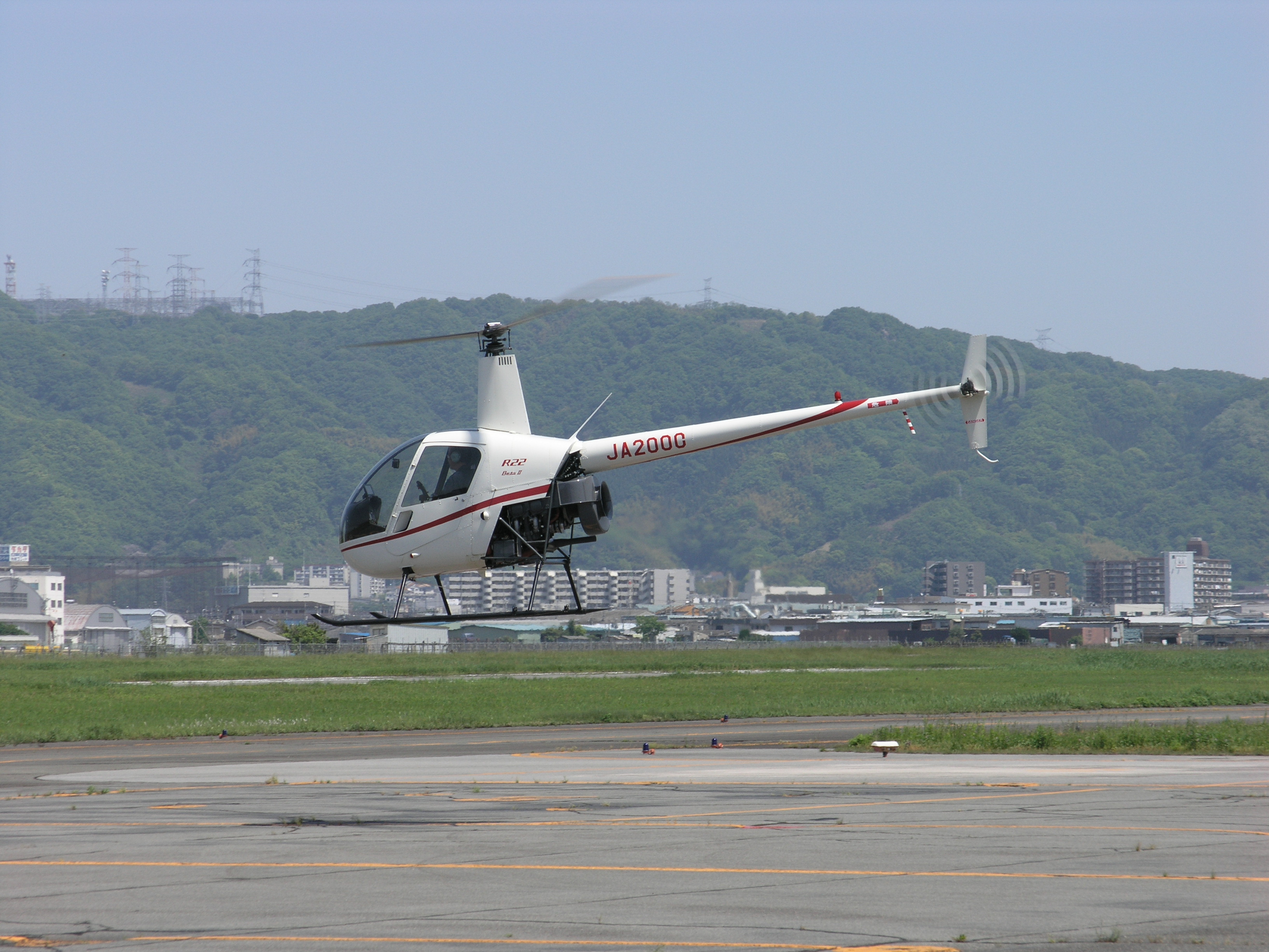 Robinson_R22_BetaII_in_Yao_Airport01.JPG