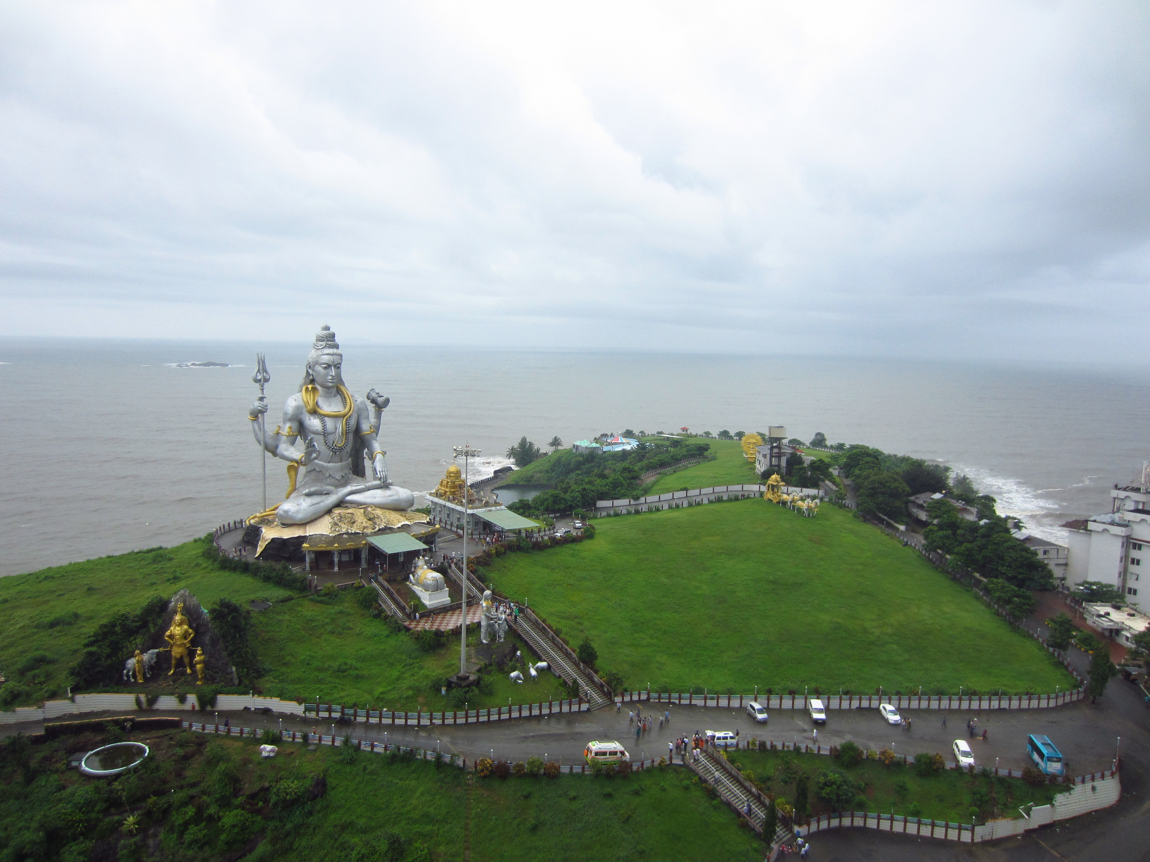 Long_view_of_murudeshwar.JPG