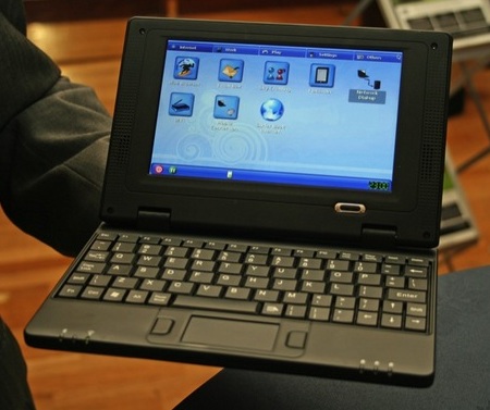 DataWind-UbiSurfer-Netbook-with-GPRS.jpg