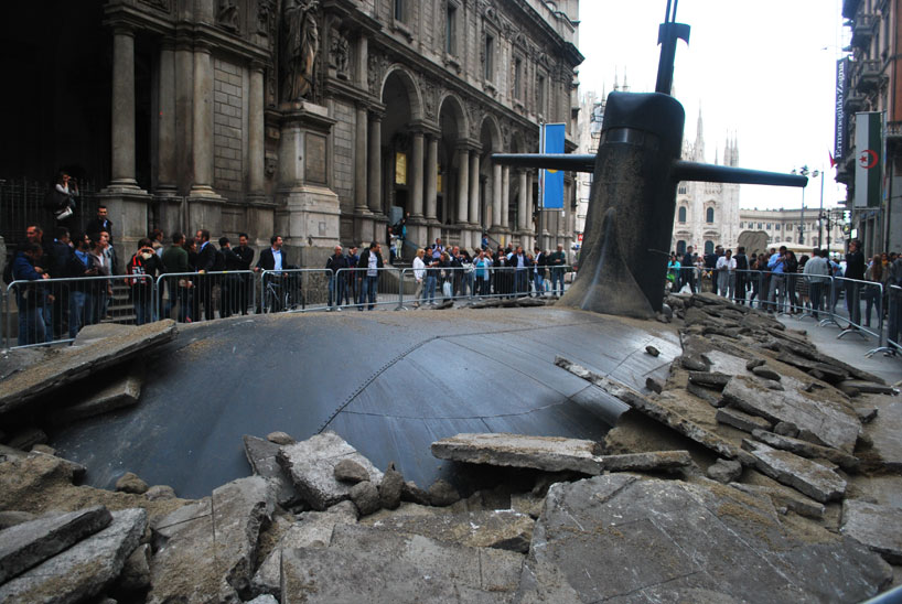 submarine-emerges-in-milan-designboom-02.jpg