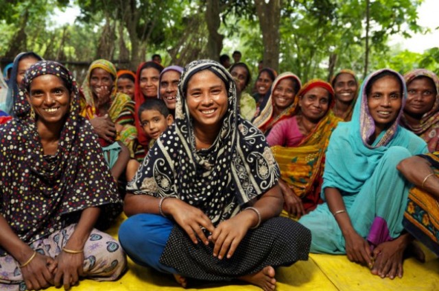 womeninbangladesh_petercantonoxfamau_800x533-648x431.jpg