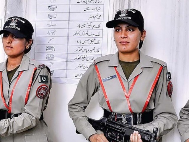 2084436-Policewoman-1571716645-229-640x480.jpg