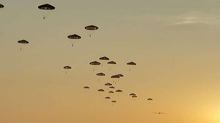 India Tv - the Army carried out its first-ever airborne insertion exercise at high altitude locations at the border with China in eastern Ladakh.