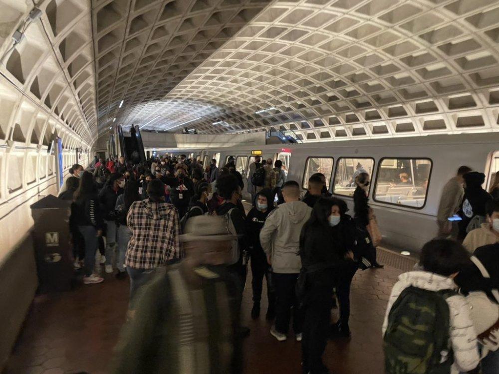 Japanese trains derailed 3 times a day!Washington subway shut down, regret not buying Made in China