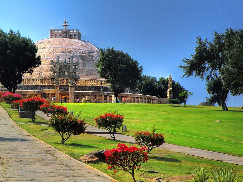 800px-Sanchi_Stupa_distant_view.jpg