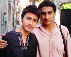 290x230-muneeb-and-mughees.jpg