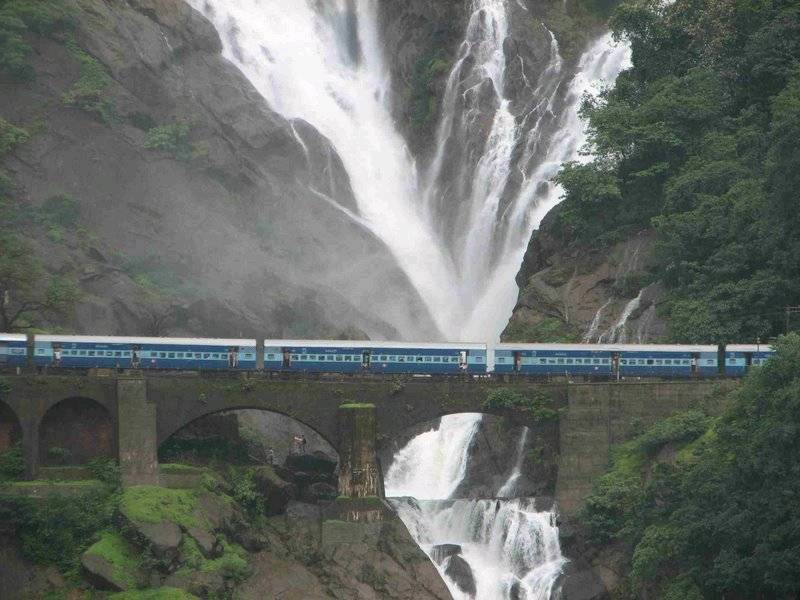 Dudhasar+Falls_India.jpg