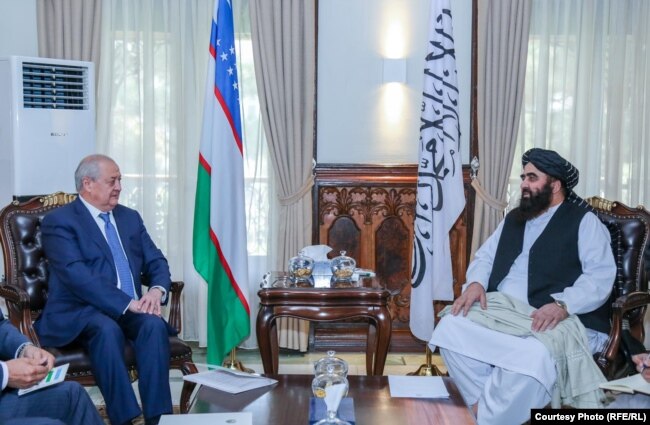 Taliban acting Foreign Minister Amir Khan Muttaqi met with Uzbek Foreign Minister Abdulaziz Kamilov in Kabul on October 7.