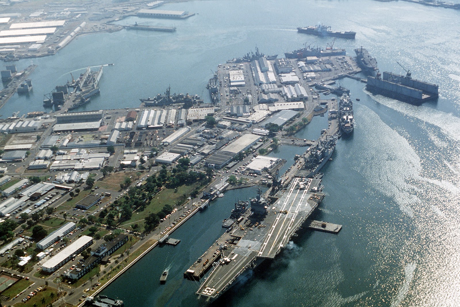 USS_Enterprise_at_Subic_Bay.jpg