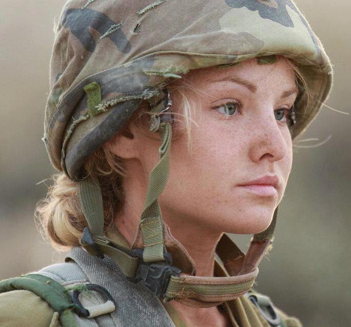 Israeli-soldier-girl-240.jpg