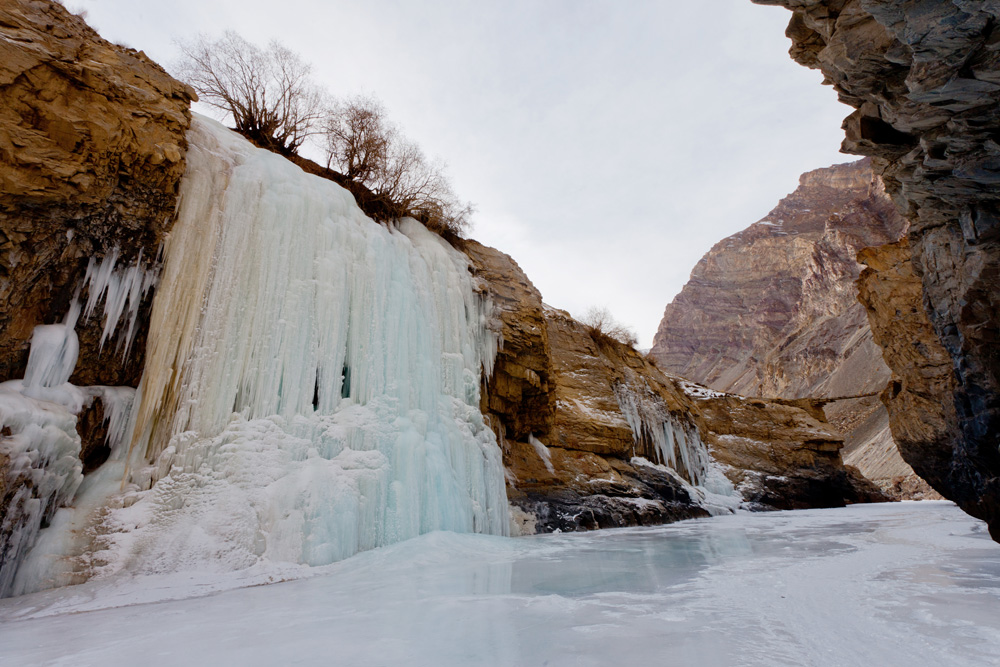 zanksar-river-chada-trek-frozen-waterfall.jpg