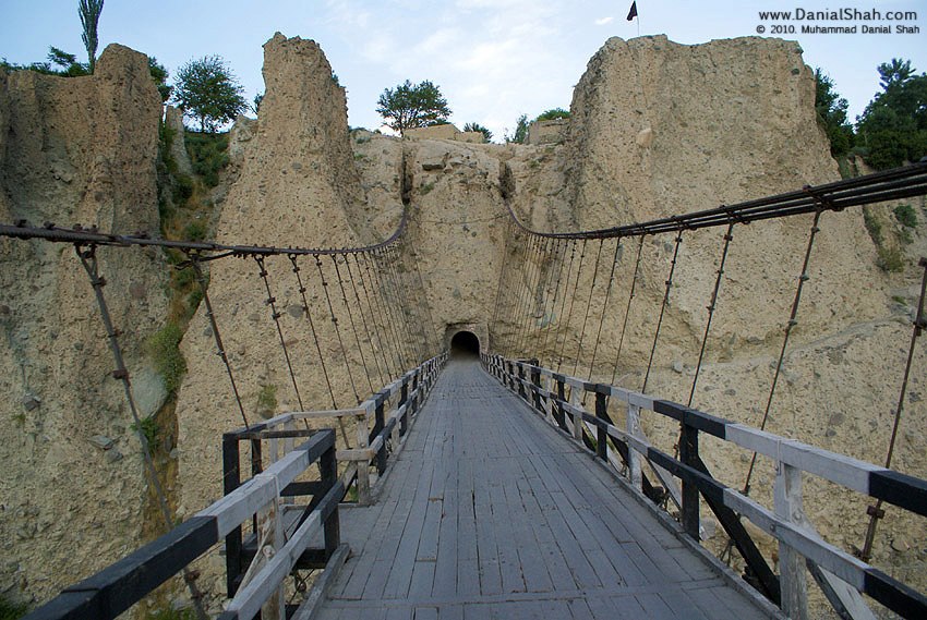 Gilgit+daniyor+Bridge+and+tunnel.jpg