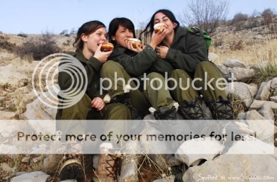 IsraeliSoldierGirlsinwintergearhavi.jpg