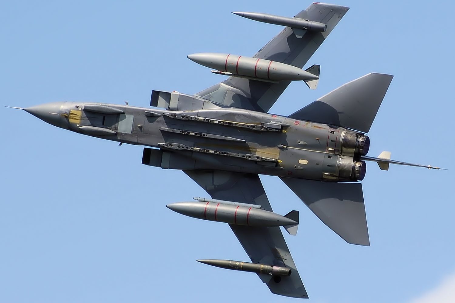 Tornado_gr4_za597_kemble_arp.jpg