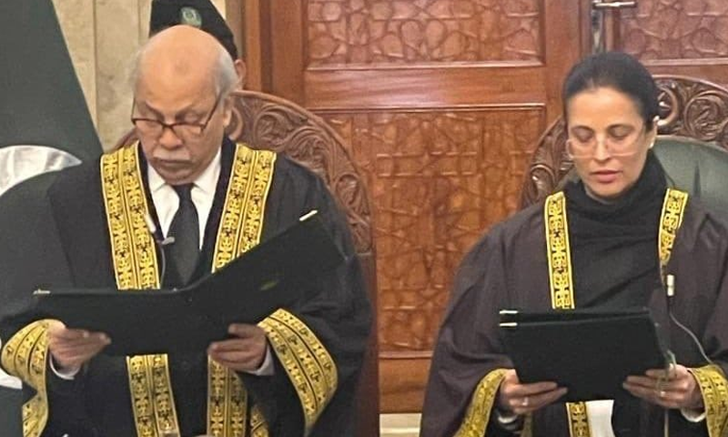 Chief Justice Gulzar Ahmed (L) administers oath to Justice Ayesha Malik (R) as Supreme Court judge at the apex court building Islamabad on Monday. —  DawnNewsTV