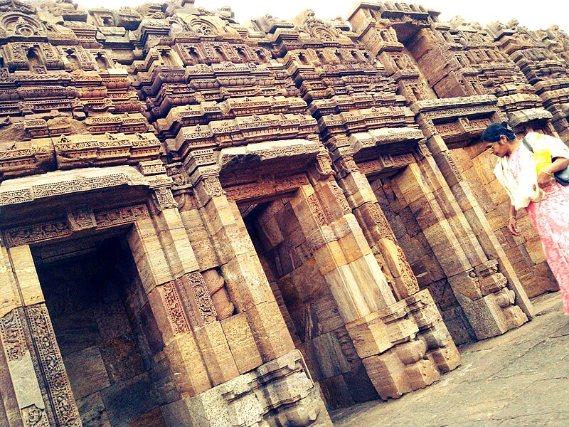 800px-Structure_inside_Ratnagiri.jpg