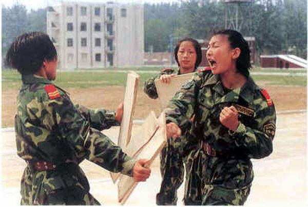 chinese_army_girls_10.jpg