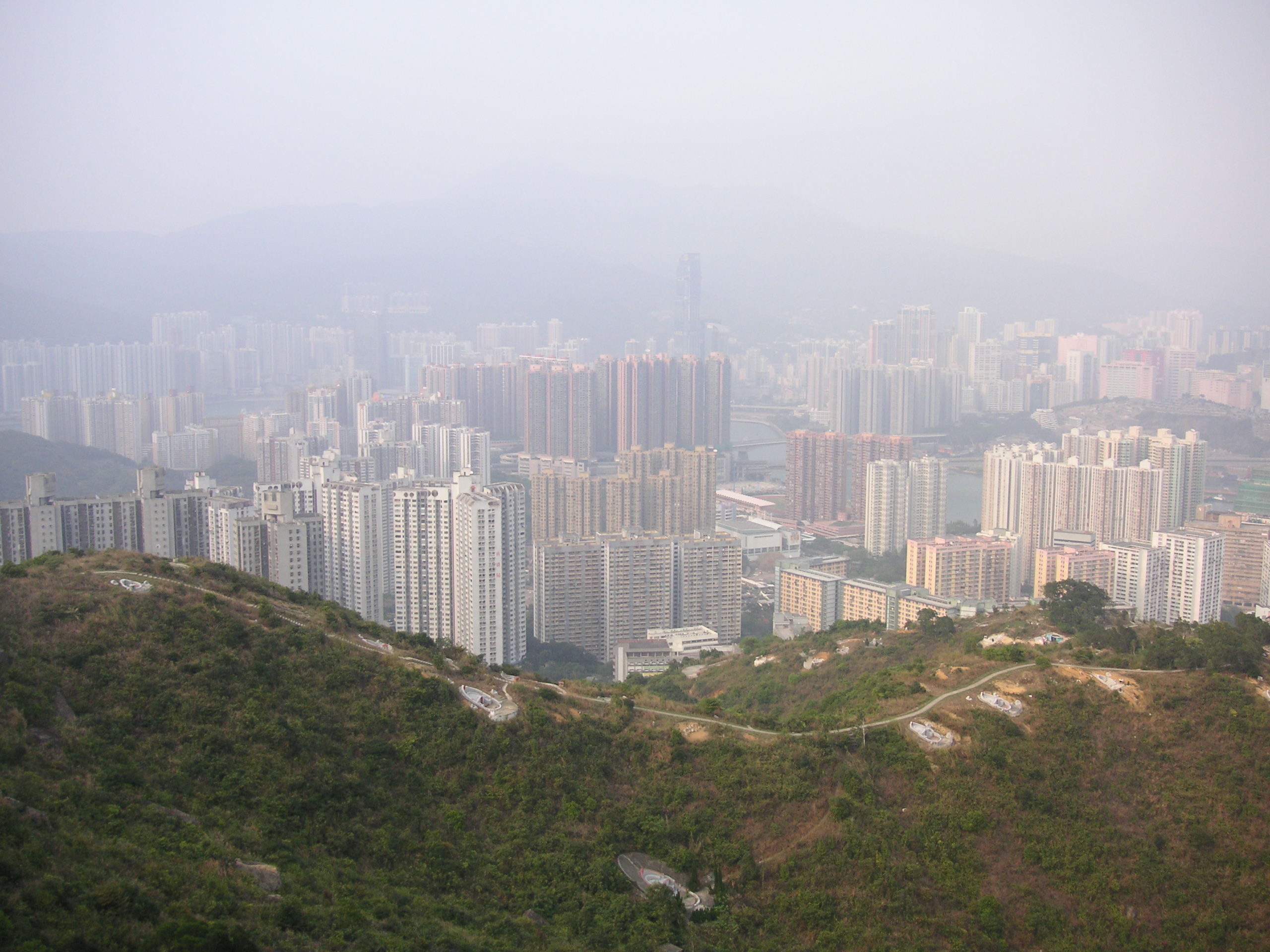 Northern_part_of_new_town_on_Tsing_Yi_Island.jpg