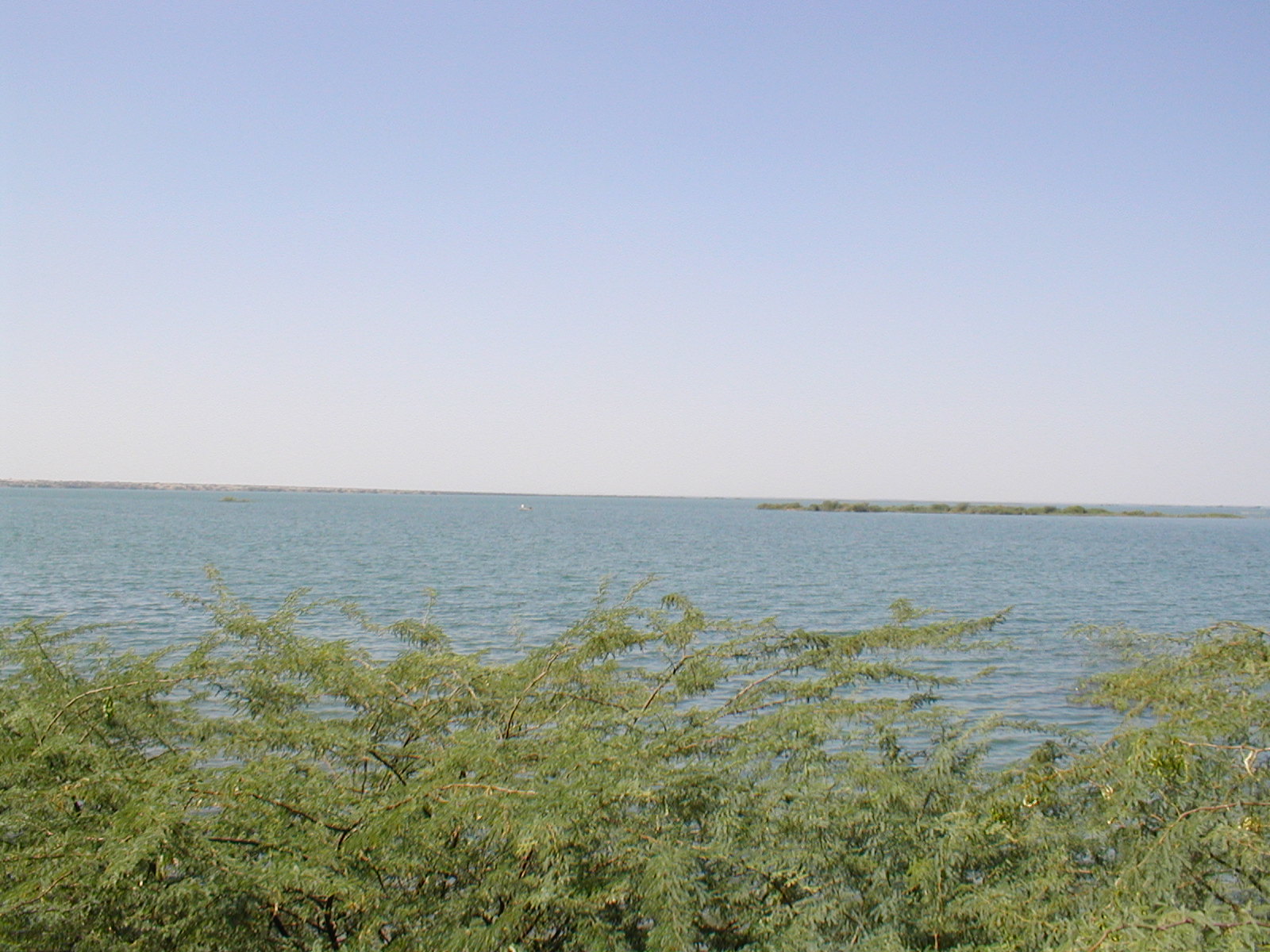 Keenjhar_Lake_Thatta.jpg